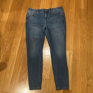Torrid women’s Bombshell skinny premium stretch jeans size 18R.